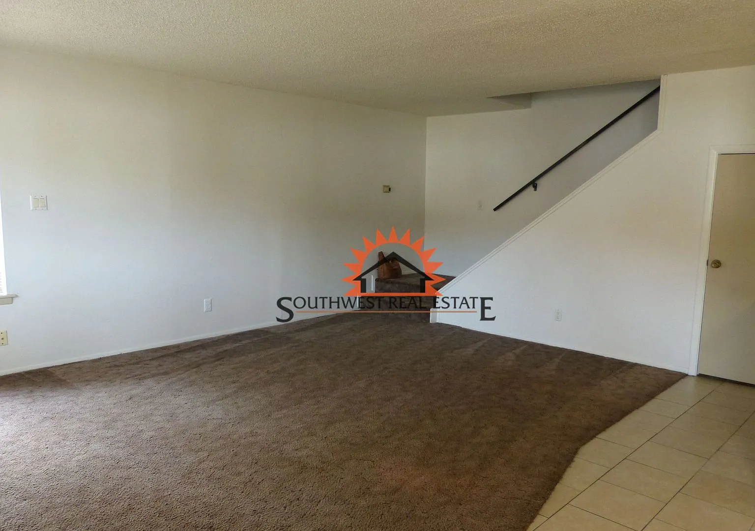 2 story Condo with 1 car garage — Photo 3