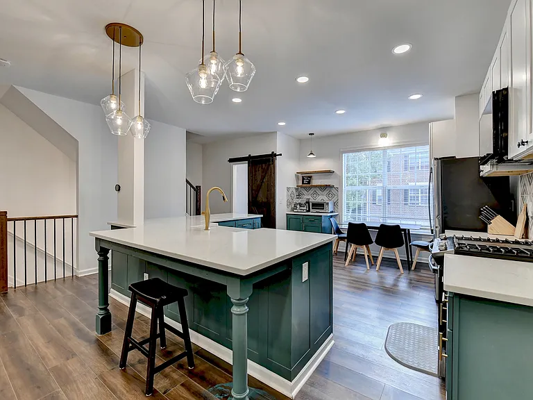 5204 Wellsley Bnd — Photo 8