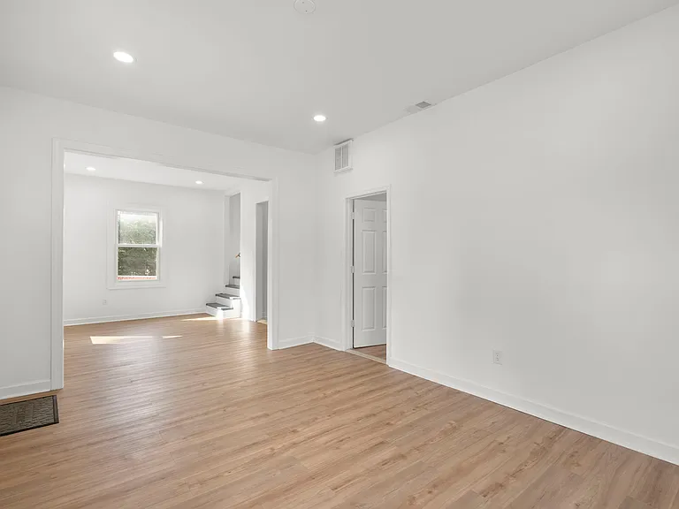 138 Maryland Park Dr — Photo 11
