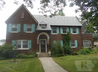 921 Main St, Ackley, IA 50601