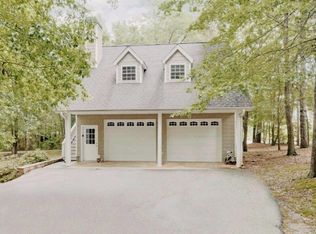 16 Lighthouse Ln, Hartwell, GA 30643