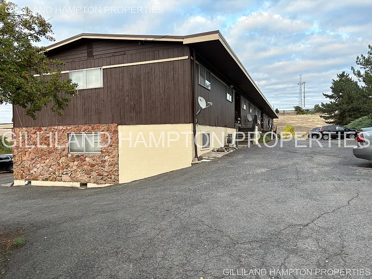 825 SE 2nd St #8 — Photo 7