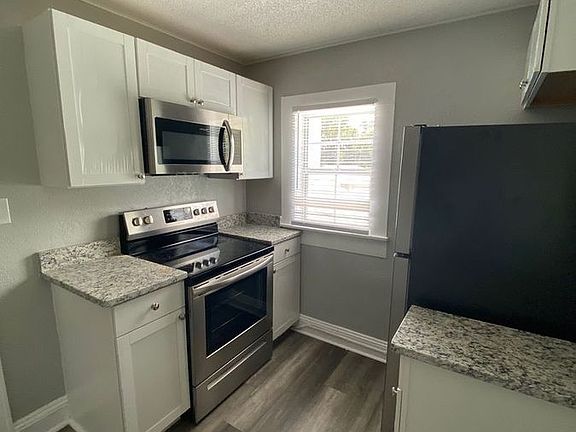 5th image of 1118 Hillcrest Ct #A