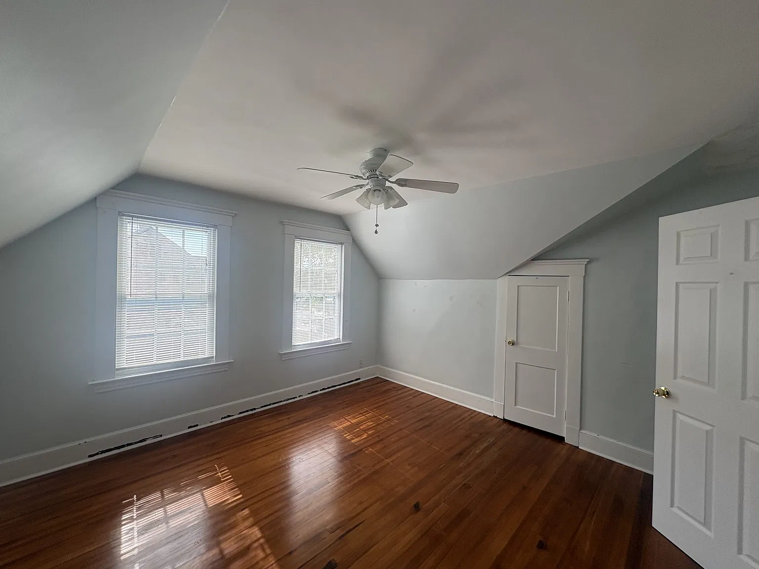 3 bed, 1.5 bath, 1355 sqft, $2,995 — Photo 3