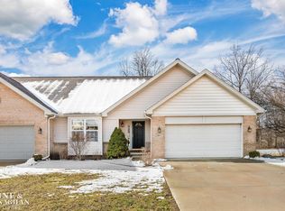 23903 Ashley Dr, Flat Rock, MI