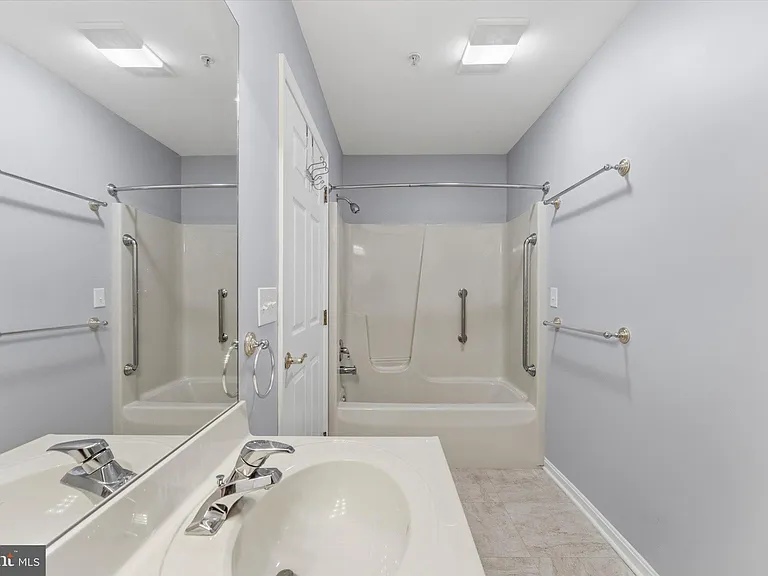 164 Chantilly Ct — Photo 22