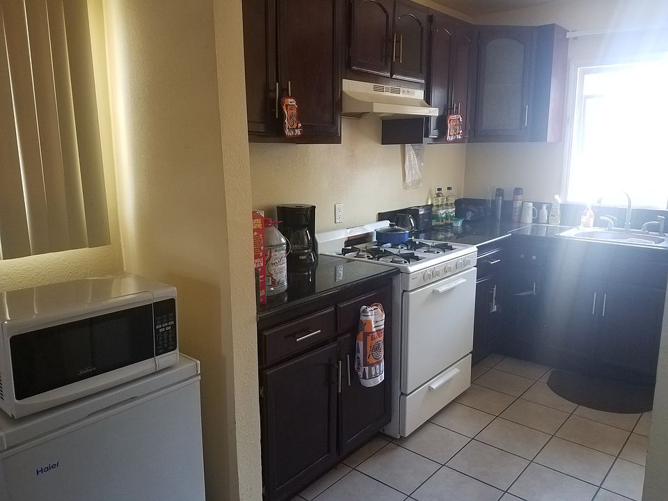 1st image of 1106 W 61st St