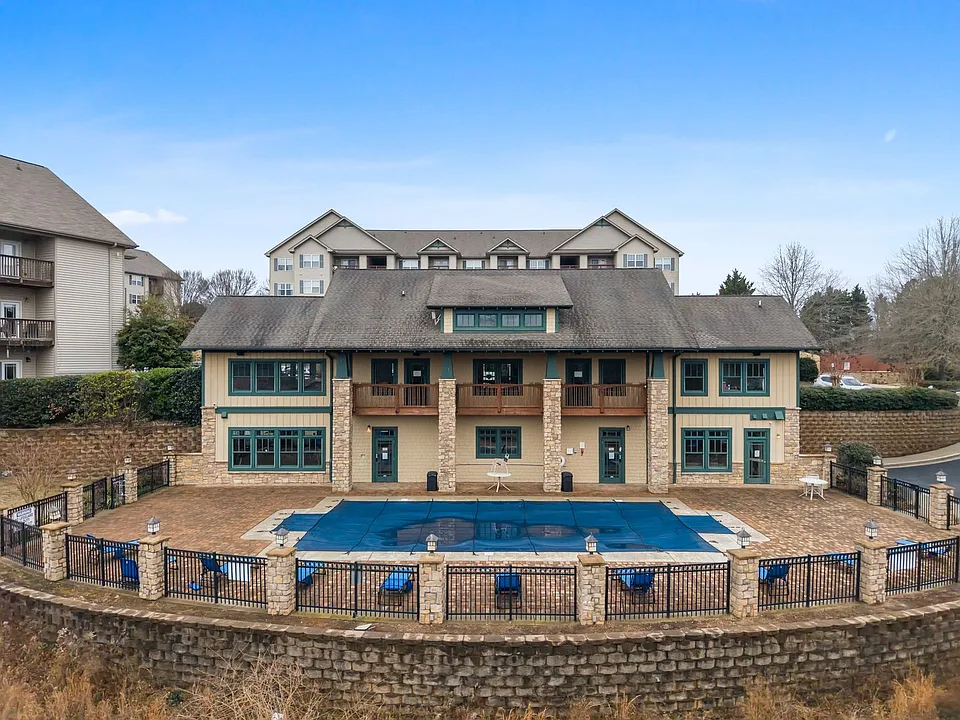 833 Harts Cove Way