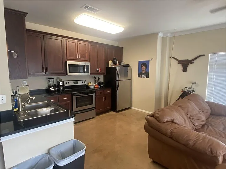 910 W 25th St #307 — Photo 1