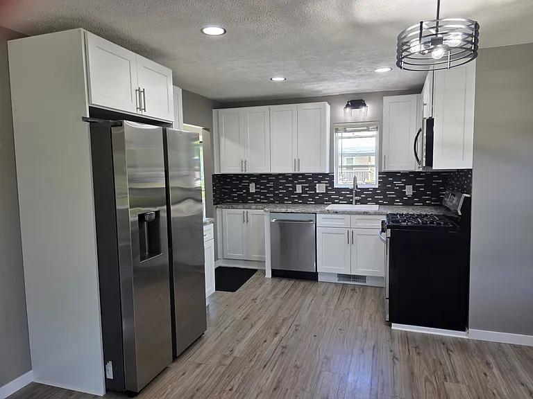 232 Maple Ave — Photo 3