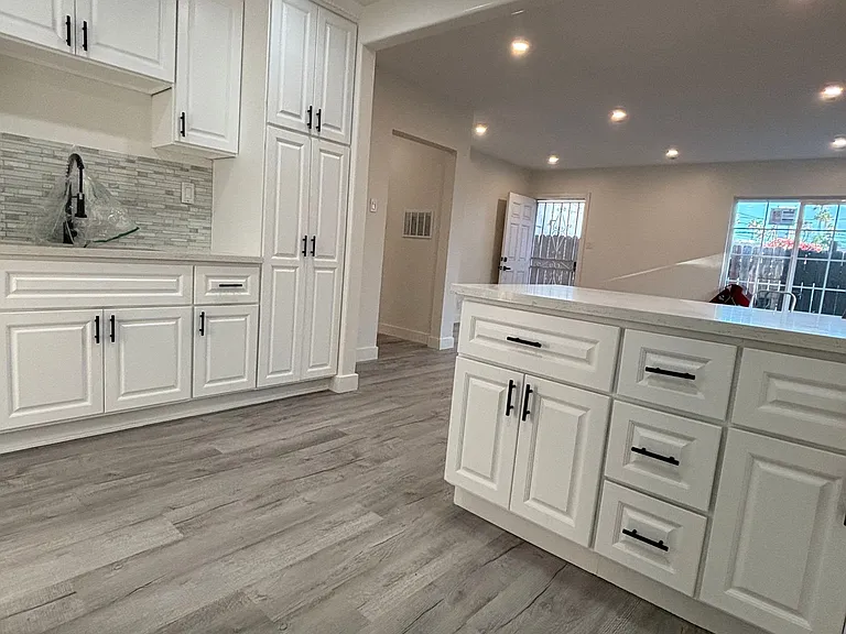 5848 Gardenia Ave — Photo 4