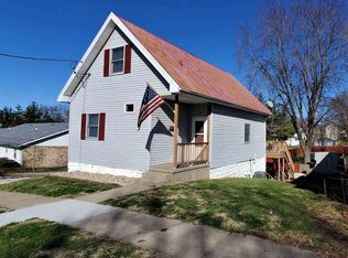 1338 N 11th St, Quincy, IL 62301