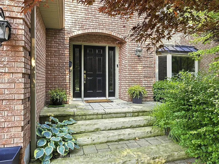 287 Royal Albert Ct — Photo 4