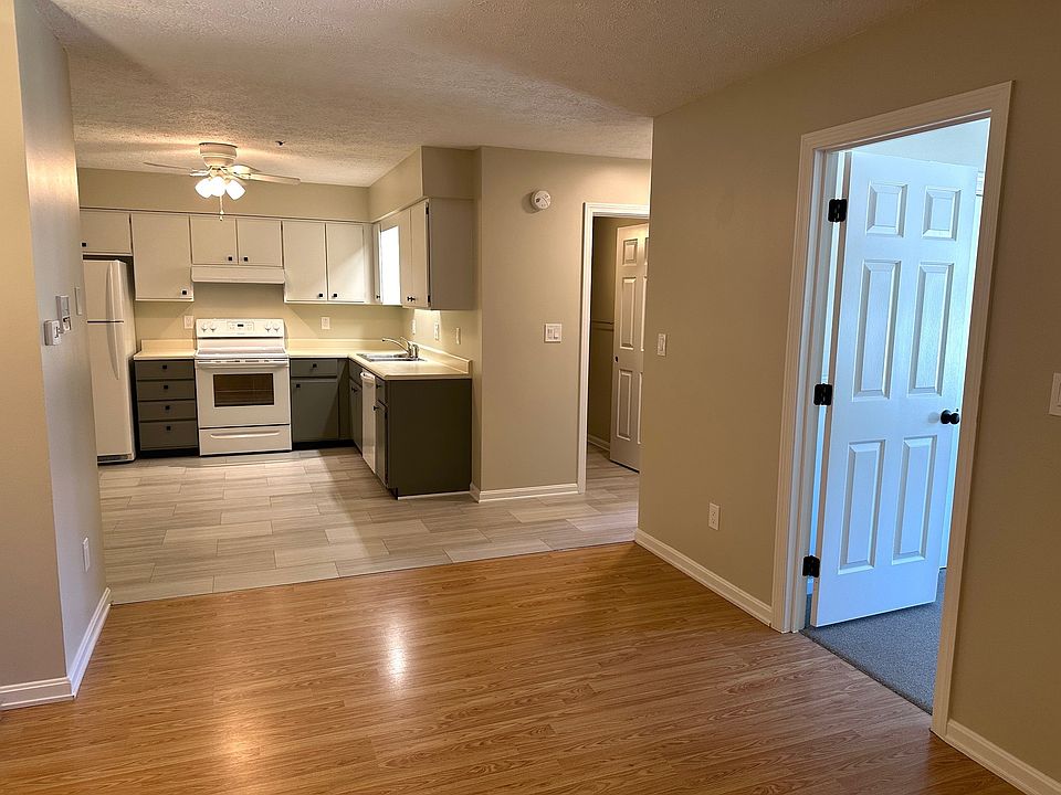 Kitchen/ livingroom/ Bedroom 1 door/ Bath door