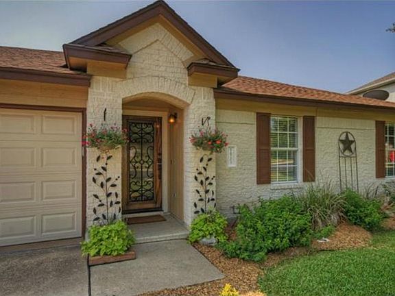 3rd image of 16703 Anjou Ln