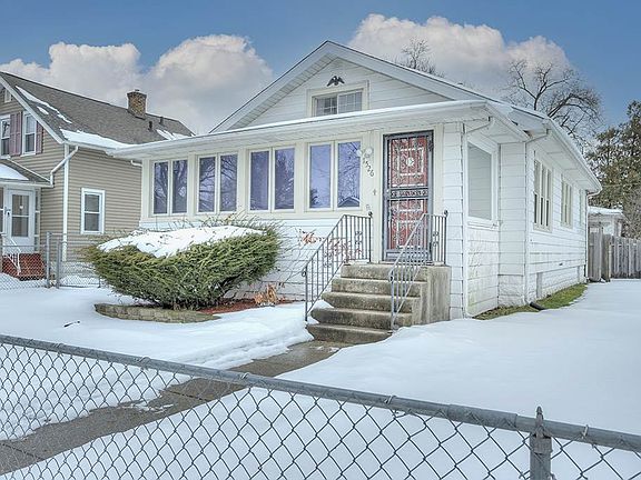 3rd image of 1526 Price St