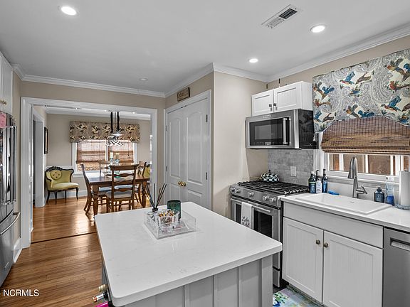 4th image of 1726 Beaumont Drive