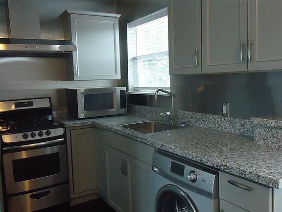 4th image of 2710 Rosewood St