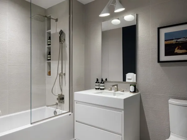 200 East 20th Street image 10 of 16