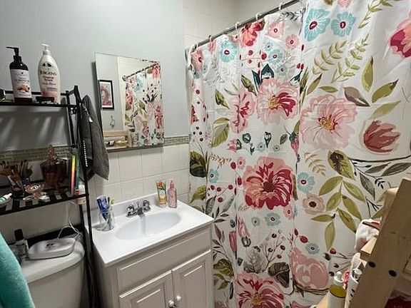 3rd image of 427 W 51st St APT 2C