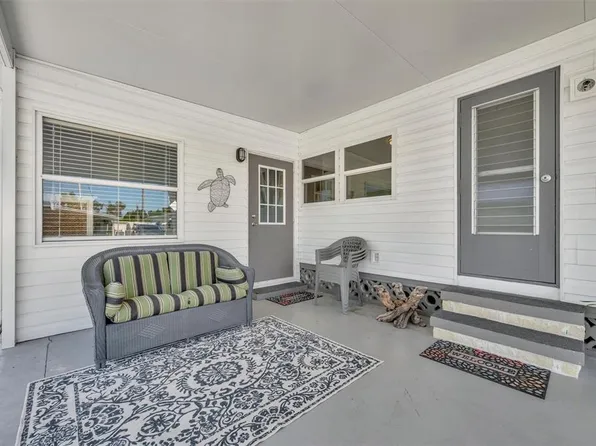 247 Palm Ln, Palmetto, FL 34221