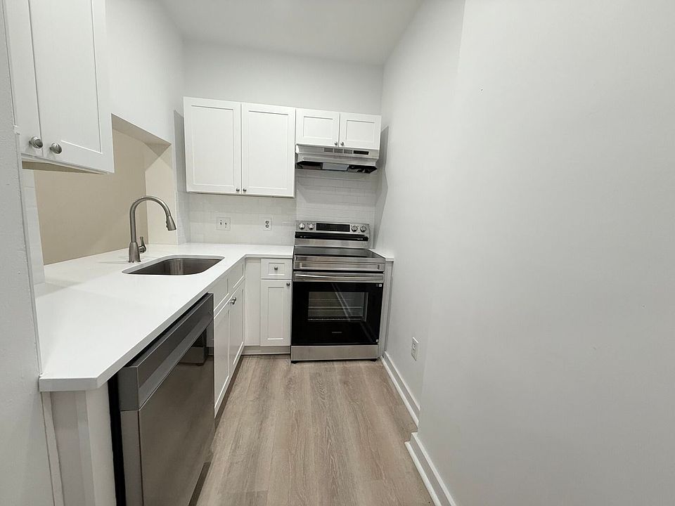 1st image of 456 Park Dr #22