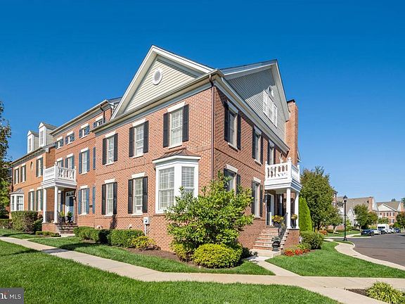 3rd image of 144 Hillborn Dr