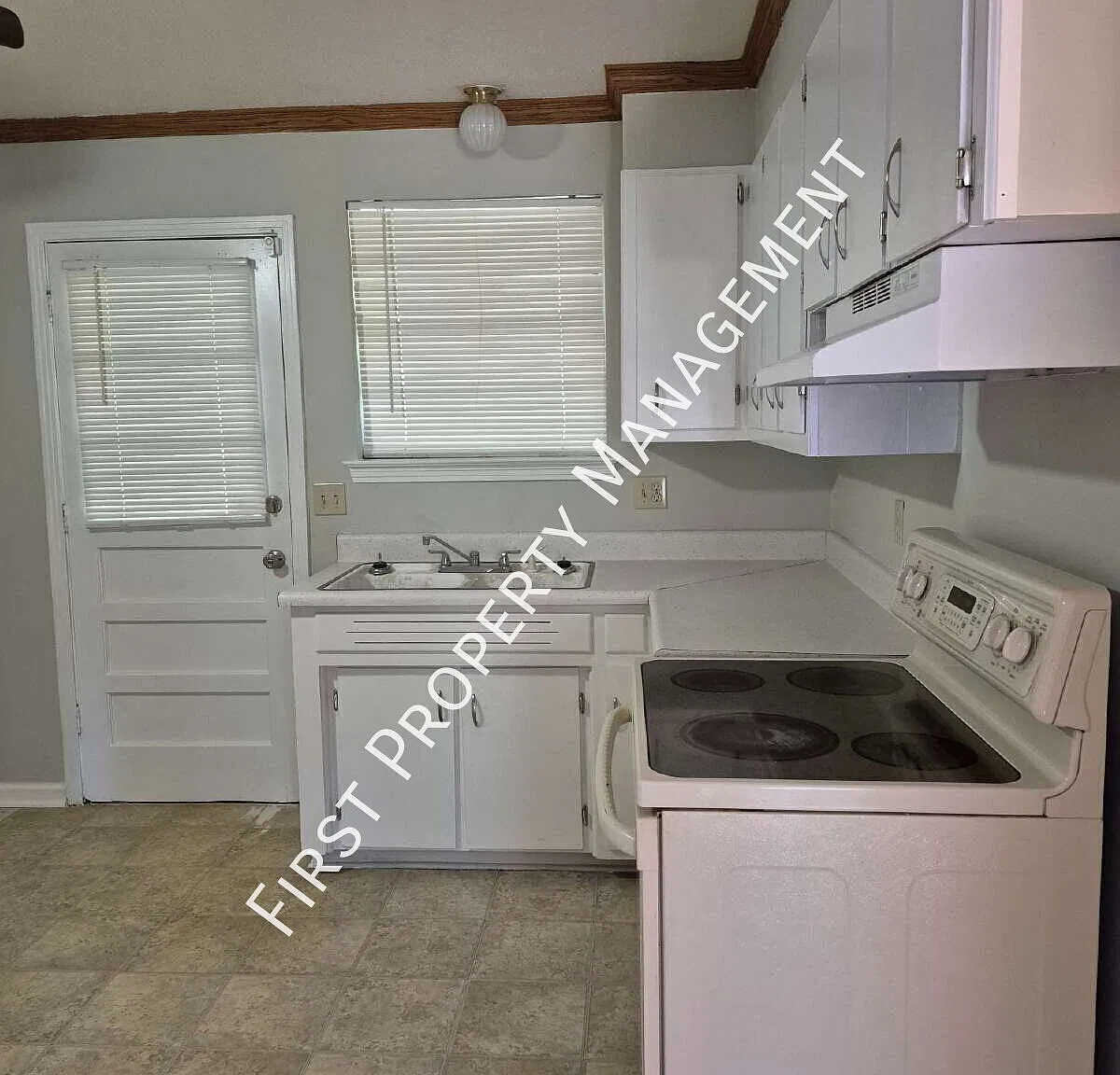 Must See Updated 2 Bedrm 1 Bath — Photo 4