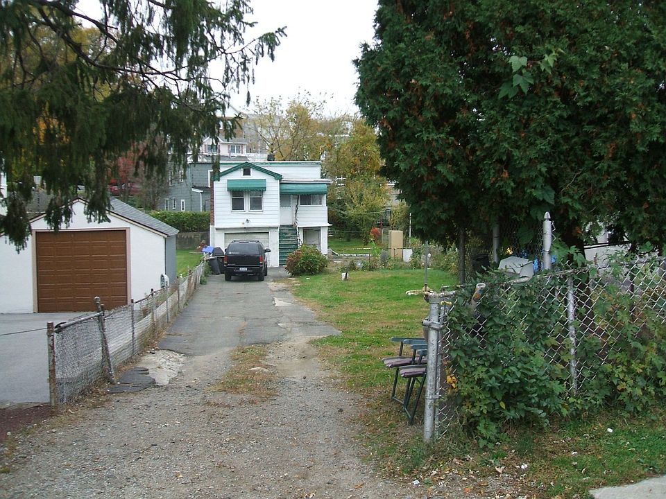 2nd image of 110 Gavin St
