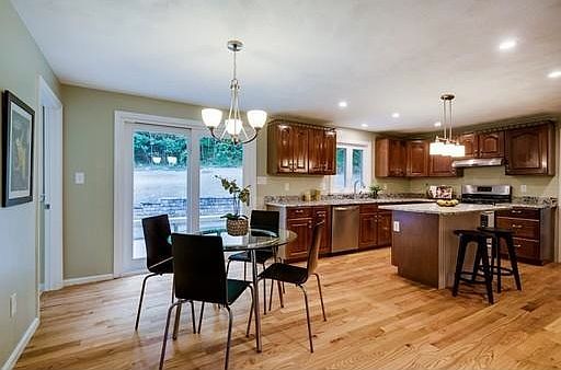 4th image of 87 Kara Dr