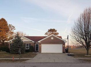140 Parkview Dr, New Lebanon, OH