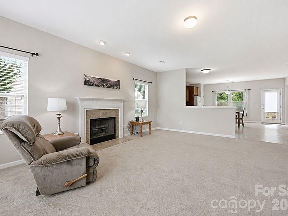 5th image of 1465 Juanita Ave