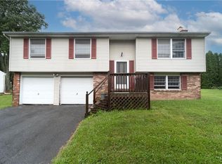 8257 Larkspur Dr, Baldwinsville, NY 13027