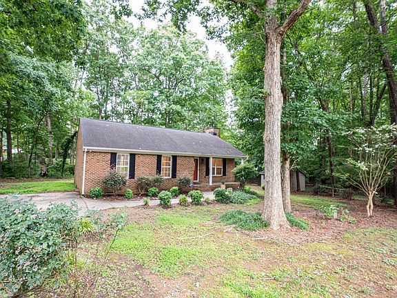 3rd image of 302 Goodwin Rd
