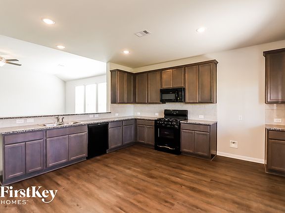 5th image of 603 Turtle Dove Dr