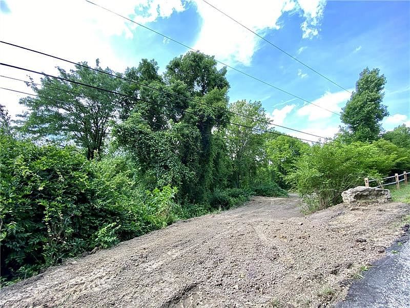 2nd image of 2 Dorrington Rd
