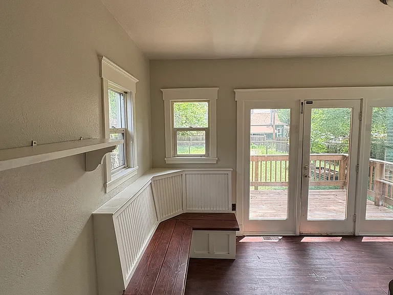 1105 E Platte Ave — Photo 12
