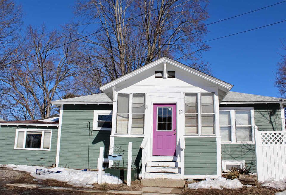 1st image of 9 Bungalow Ct