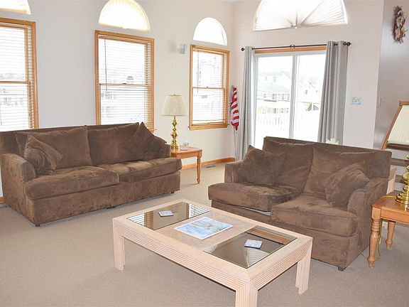4th image of 5712 Central Ave #W