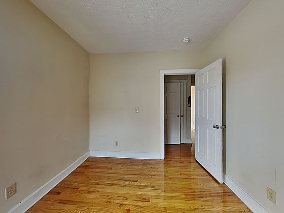 4th image of 1393 Indianola Ave
