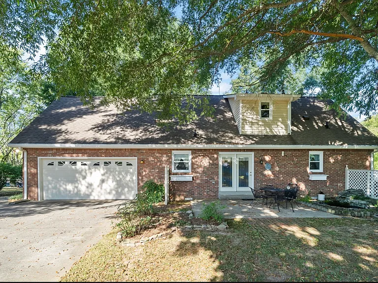 619 Chesterfield Cir — Photo 40