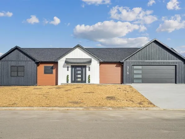 315 Model Rd, Cuba City, WI 53807