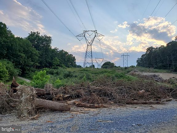 4th image of Old Oak Ln