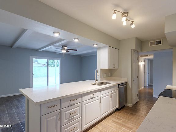 3rd image of 1654 N Queensbury