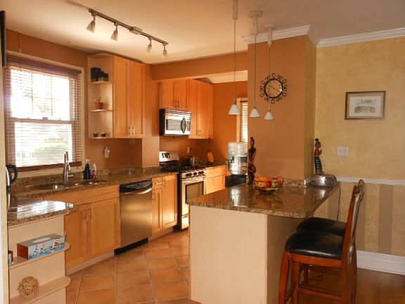 3rd image of 20 Belmohr St