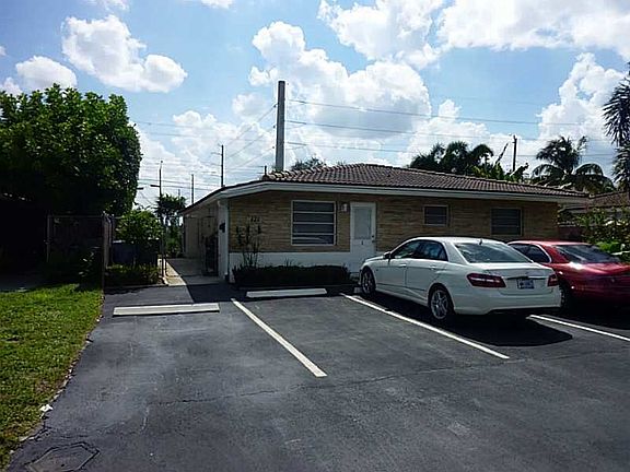 3rd image of 420 NE 45th St #2
