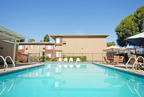 4th image of 13749 Sylvan St APT 8