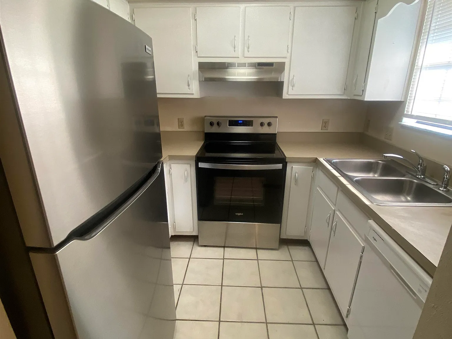 2 bed, 888 sqft, $1,250 — Photo 4
