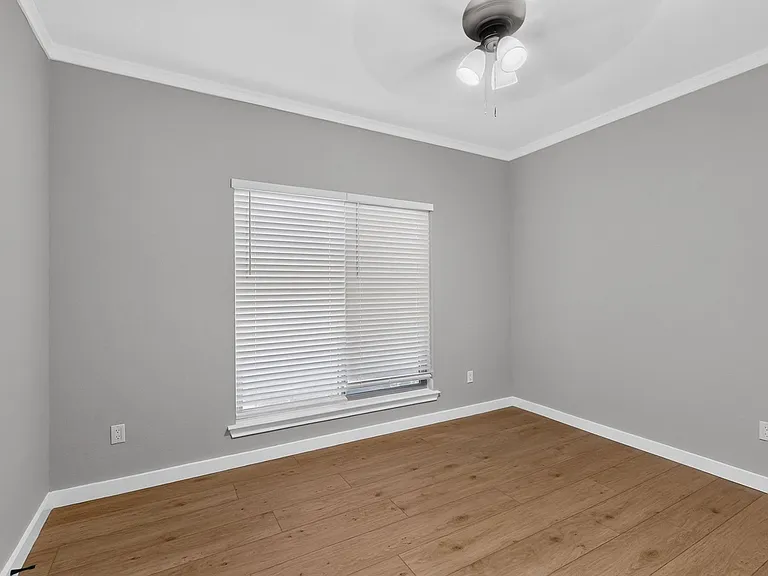 817 Sycamore Creek Rd — Photo 31