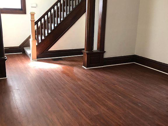 3rd image of 1144 E Whittier St